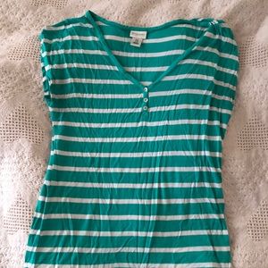 Green stripper maternity tee